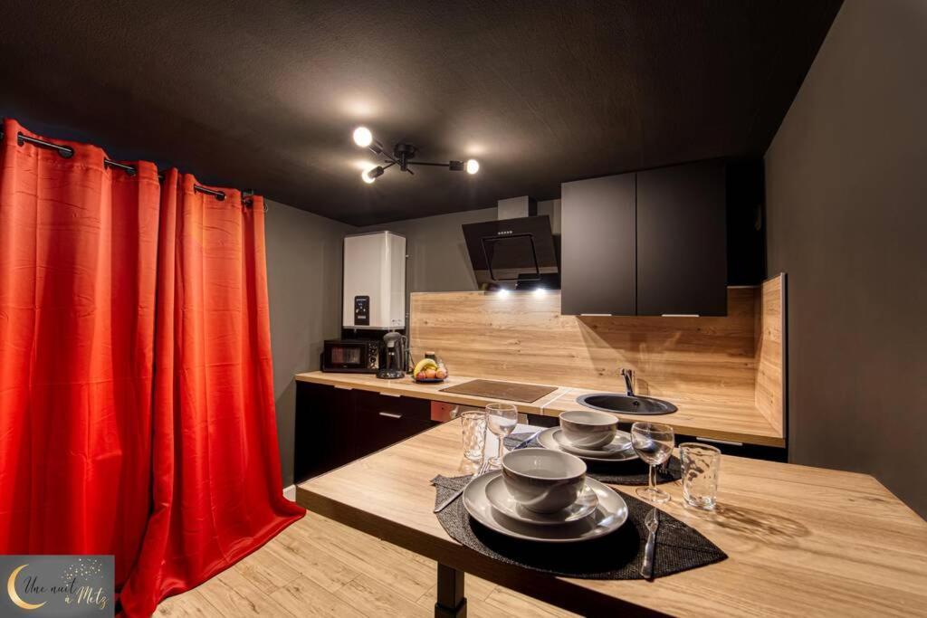 La Chambre Noire Au Coeur De Metz Bagian luar foto