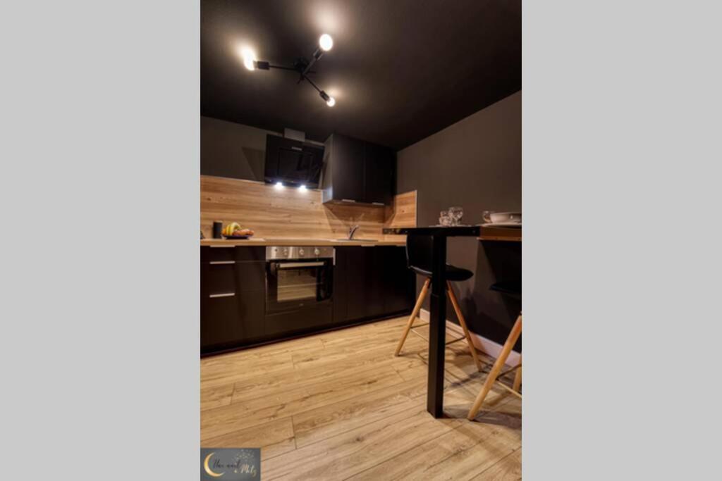 La Chambre Noire Au Coeur De Metz Bagian luar foto