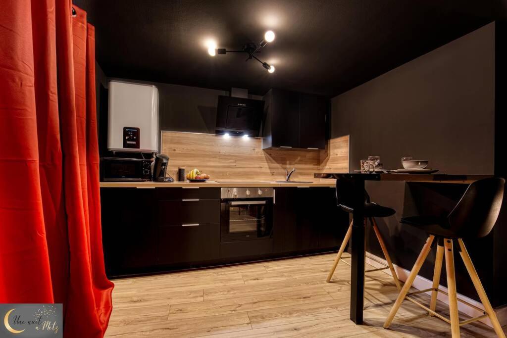 La Chambre Noire Au Coeur De Metz Bagian luar foto